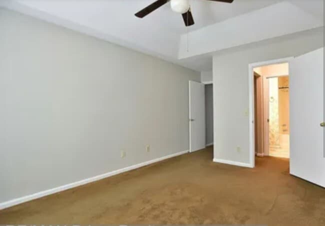 Building Photo - 3 Bedroom 2 Bath- back yard covered patio