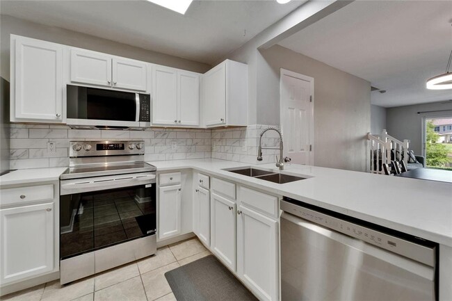 Building Photo - 10840 Lake St Charles Blvd