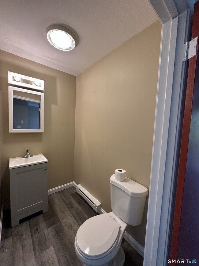 Building Photo - 138 Maple St