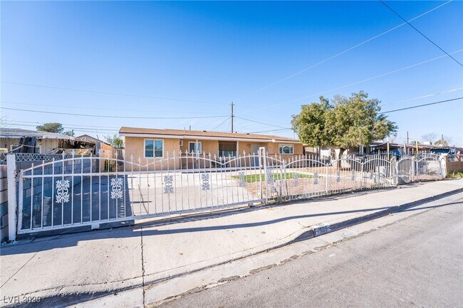 Building Photo - 1109 Tumbleweed Ave