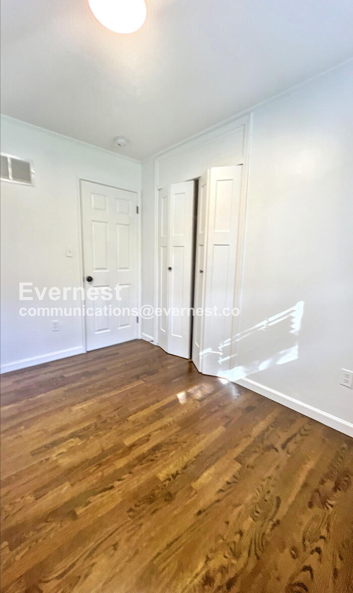 Building Photo - 11305 E 50th Terrace