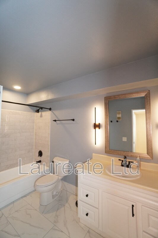 Building Photo - 431 Wright St