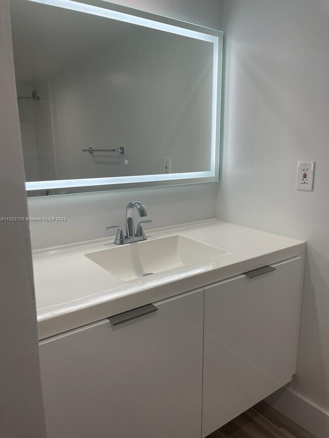 Building Photo - 5600 Collins Ave