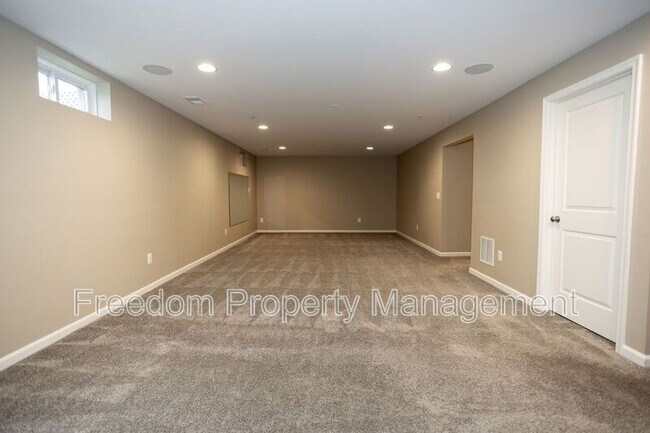 Building Photo - 2425 Morgans Point Dr