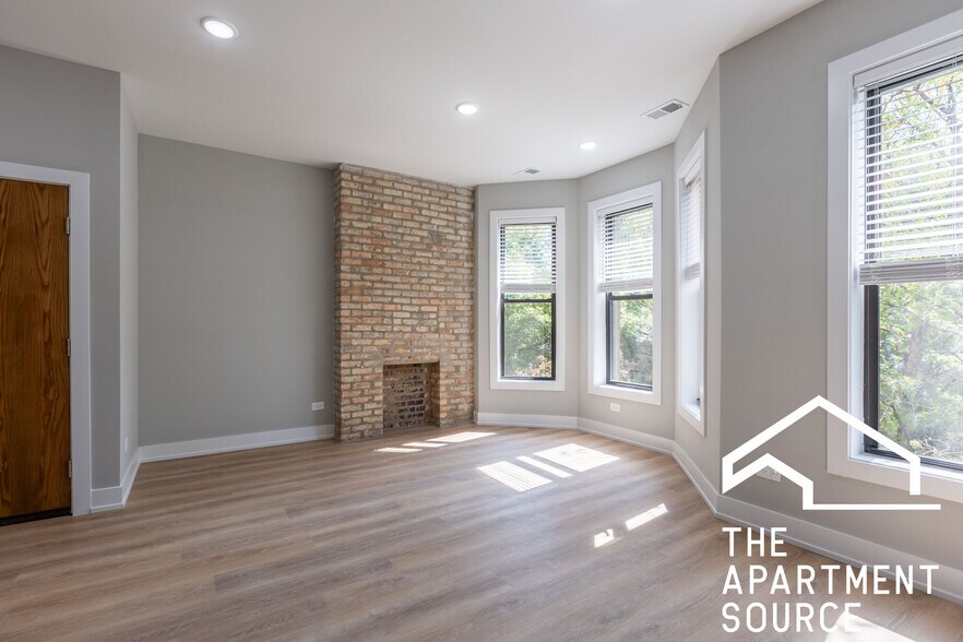 Building Photo - 427 W Belmont Ave