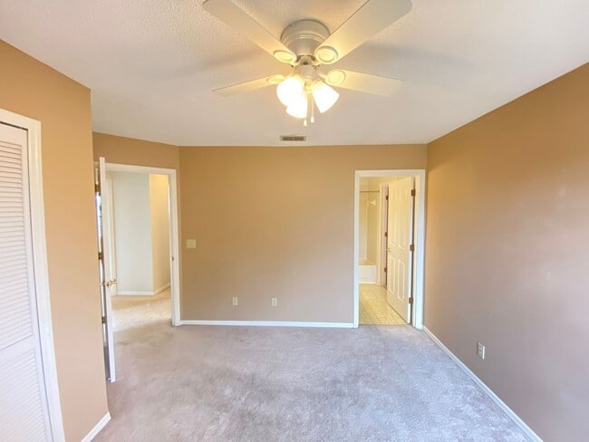 Building Photo - 3708 Molona Dr