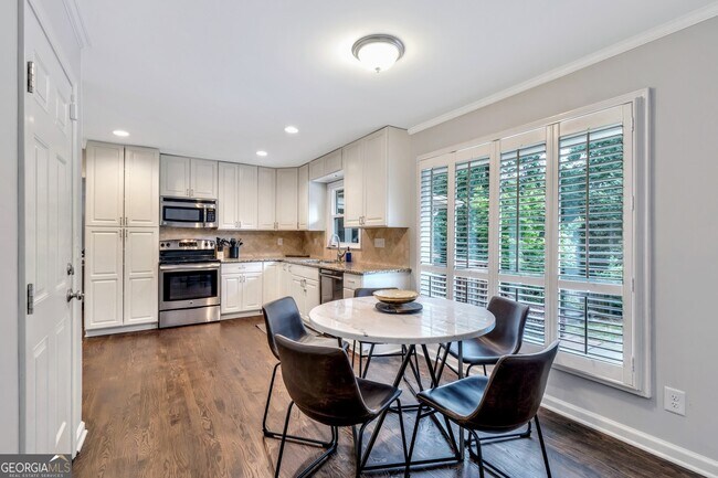 Building Photo - 1897 Mt Vernon Rd