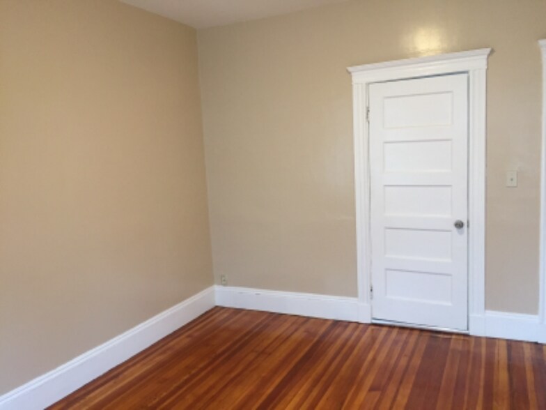 Building Photo - 25 Wainwright St