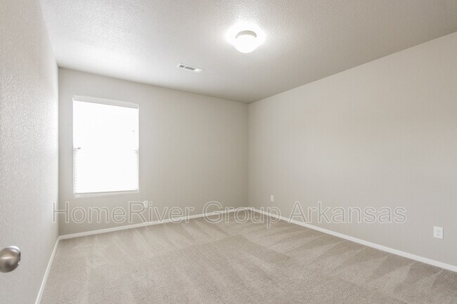 Building Photo - 219 E Anabranch Ct