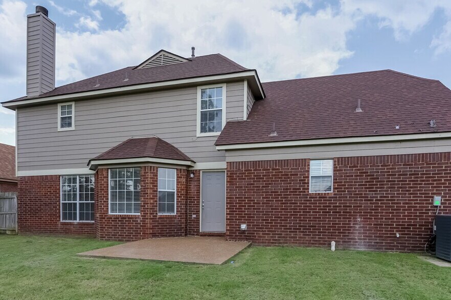 Building Photo - 4881 Phipps Dr