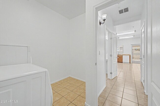 Building Photo - 8748 W Wood Dr