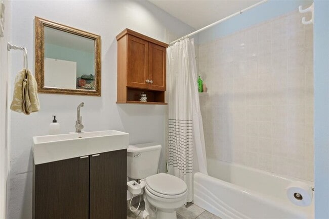 Building Photo - 5711 Chesterfield Ave