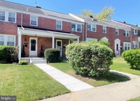 Building Photo - 3 Bedroom home with Parking Pad