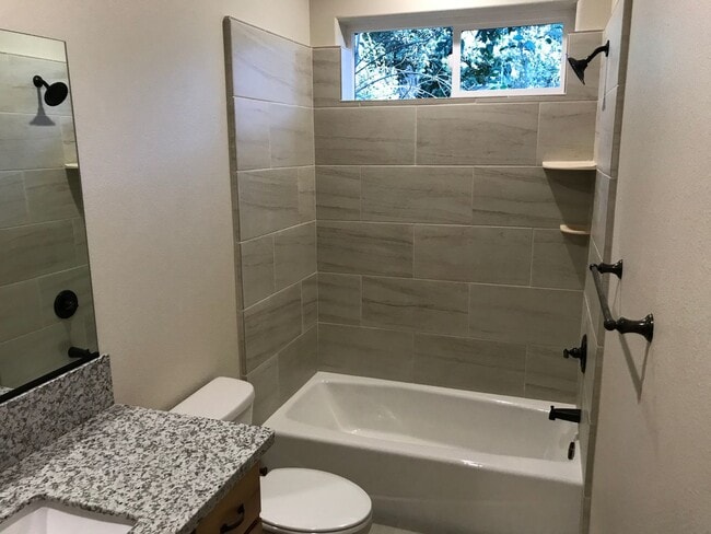 Building Photo - Newly Built Home with 3 (Yes 3) Primary Suites complete with full Bathroom in ideal location!