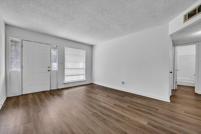 Building Photo - 521 16th St SW