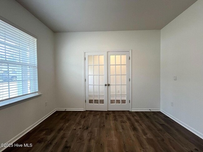 Building Photo - 275 Roberts Pl