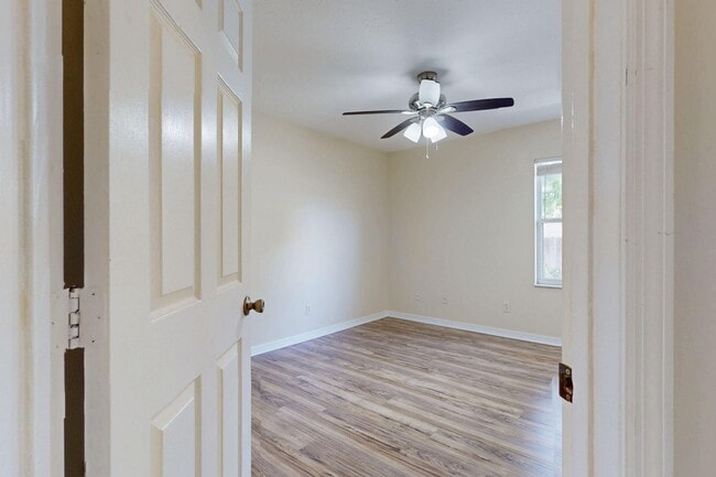 Building Photo - 967 SE Browning Ave