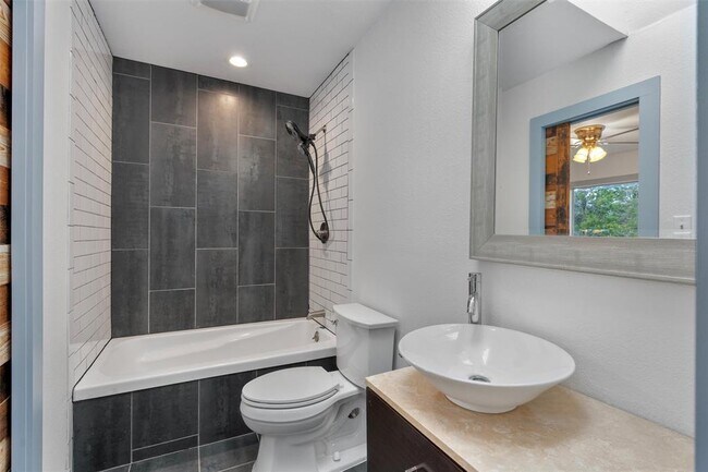 Building Photo - 1100 High Rd