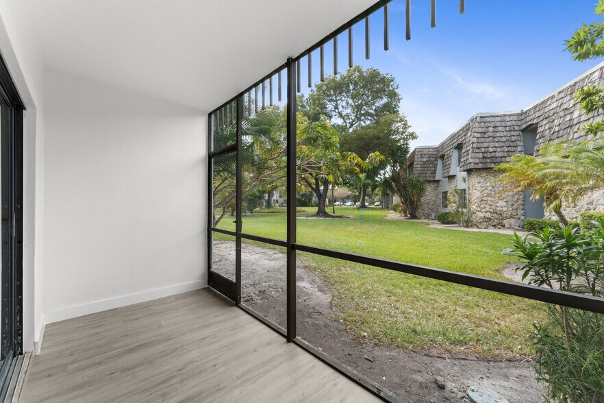 Building Photo - 3105 Oakland Shores Dr