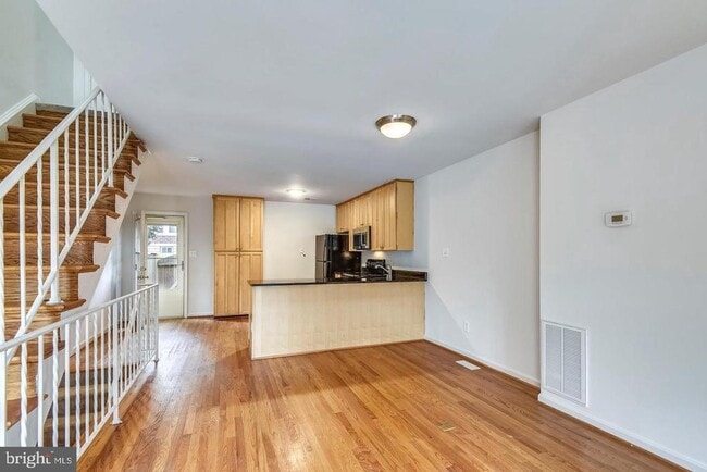 Building Photo - 844 N Frederick St