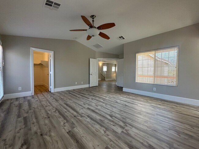 Building Photo - 4 Bedroom Home + Downstairs Office | Move-In Ready