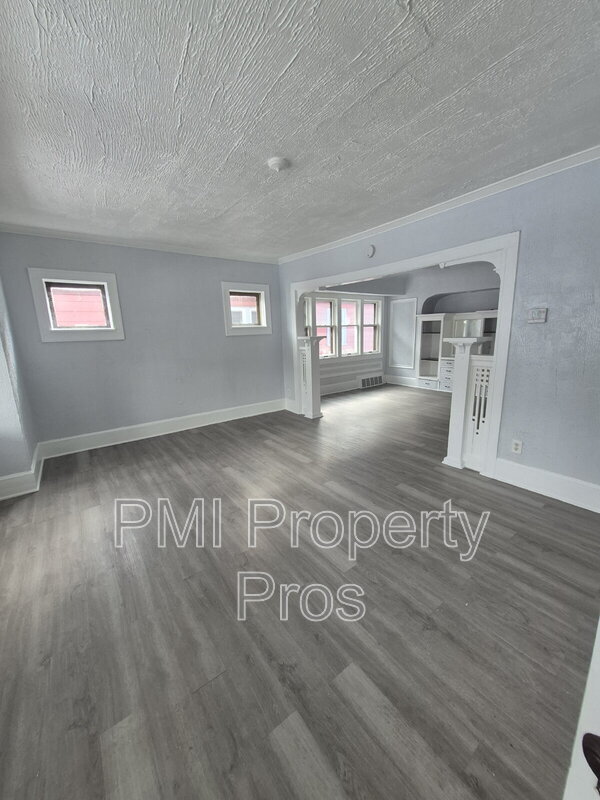 Building Photo - 2517 W Hadley St