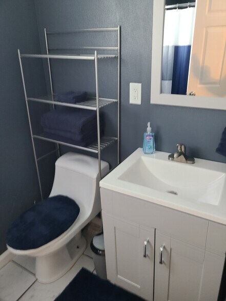 Building Photo - 1426 State St