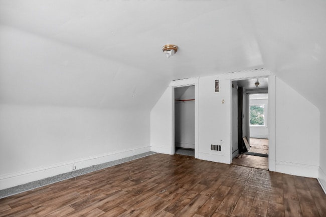 Building Photo - 2210 W Wiswall St