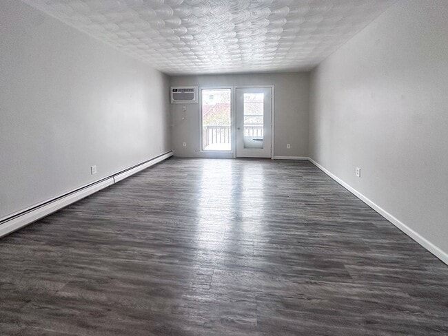 Building Photo - 130 S Clarendon St