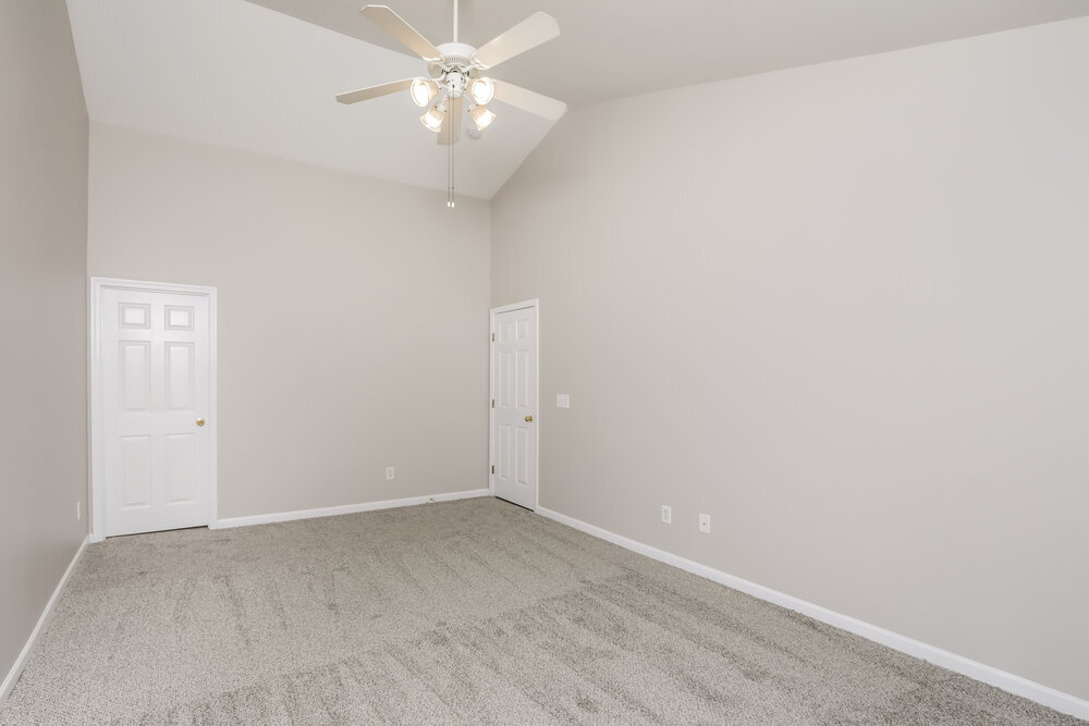 Building Photo - 136 Roan Dr