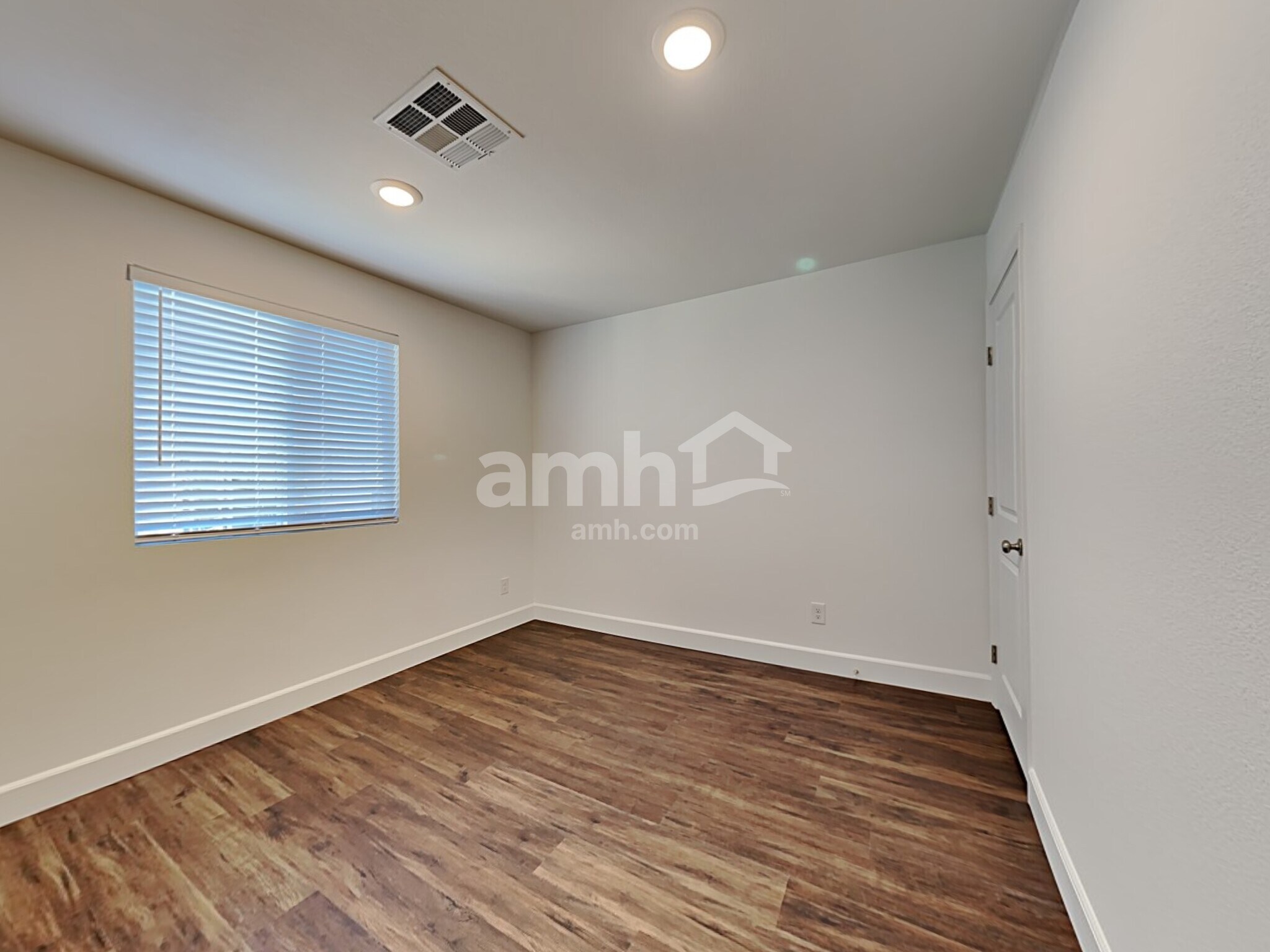 Building Photo - 13827 E 101st Ave