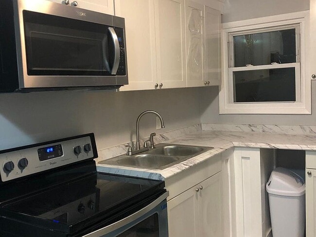 Building Photo - 74 S Ward St