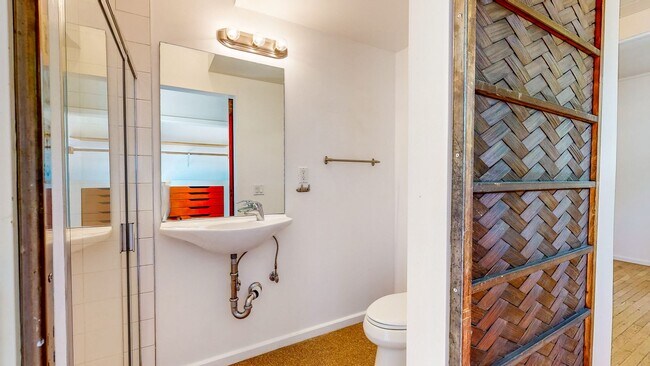 Building Photo - Beautiful 2 Bedroom 2 Bathroom Single Fami...