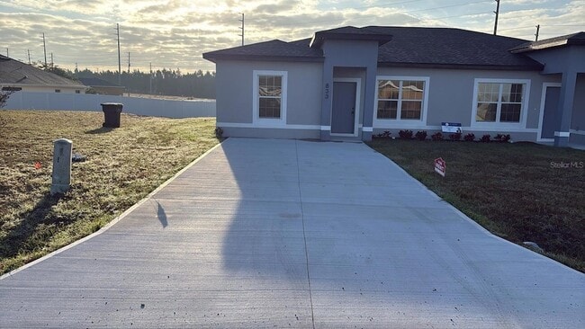 Building Photo - 833 Colville Dr