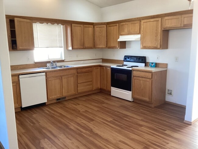 Building Photo - Nicely updated 4Bed, 2Bath in Airway