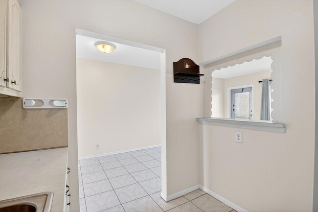 Building Photo - 46 Waltham B