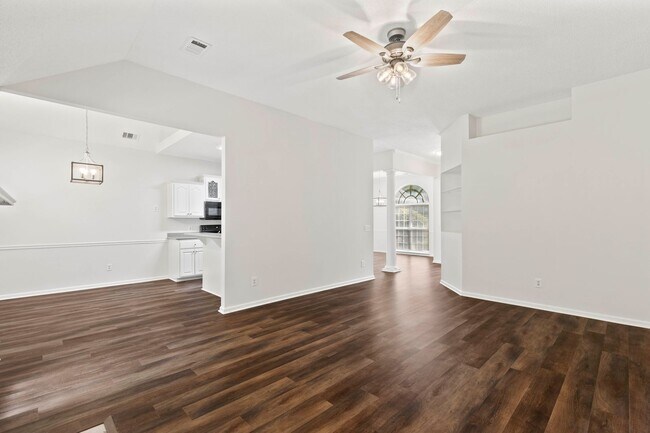 Building Photo - 371 Marshview Dr