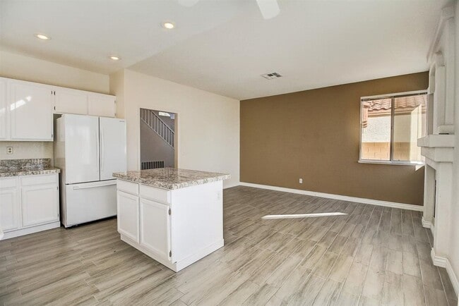 Building Photo - Beautiful 3 Bedroom, 2 Story Home in the Heart of Summerlin!