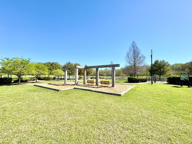 Building Photo - Cottage-Style 3BR Home in Americana