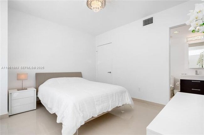 Building Photo - 5875 Collins Ave