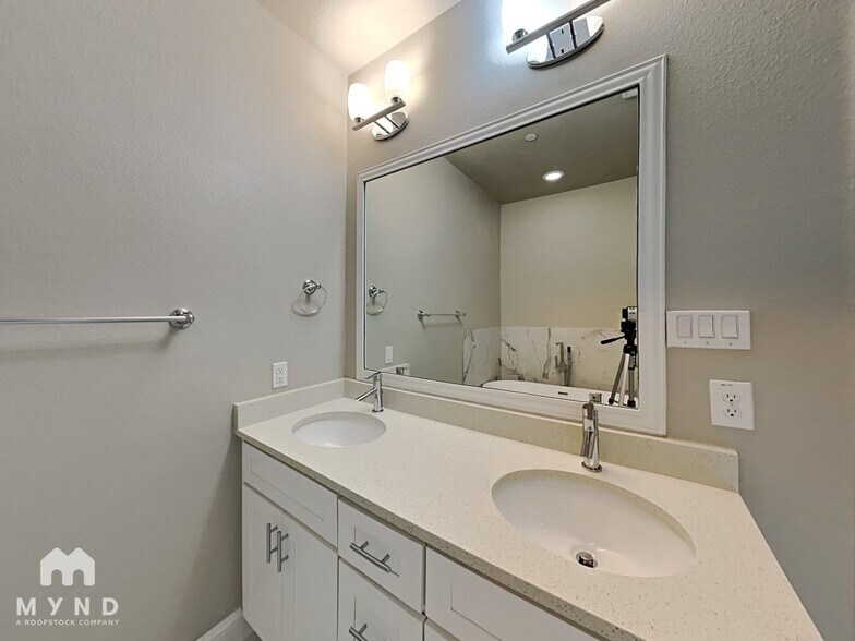Building Photo - 2805 Lindale Dr