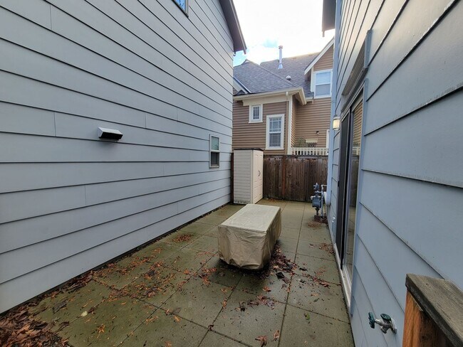 Building Photo - Stylish Detached Home in East Capitol Hill...