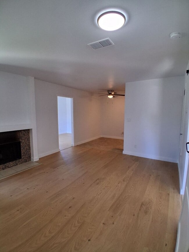 Building Photo - MOVE-IN SPECIAL: HALF OFF THE 1ST MONTH'S RENT – Beautifully Updated 2 Bedroom, 1 Bathroom Condo!