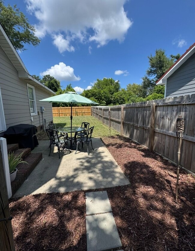 Building Photo - NEW LISTING!!!!!