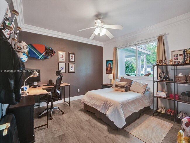 Building Photo - 13555 SW 74th Ave