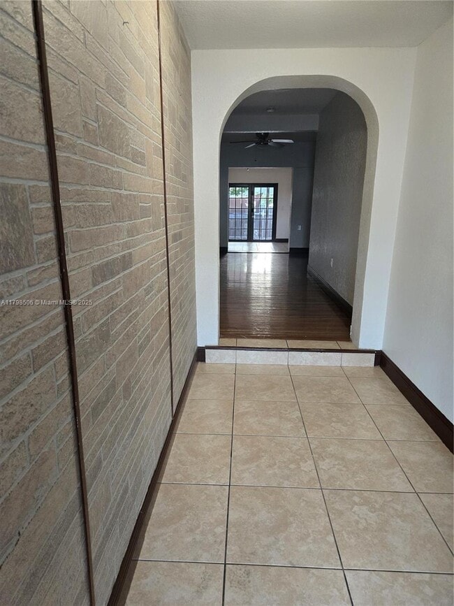 Building Photo - 1630 NW 31st Ave