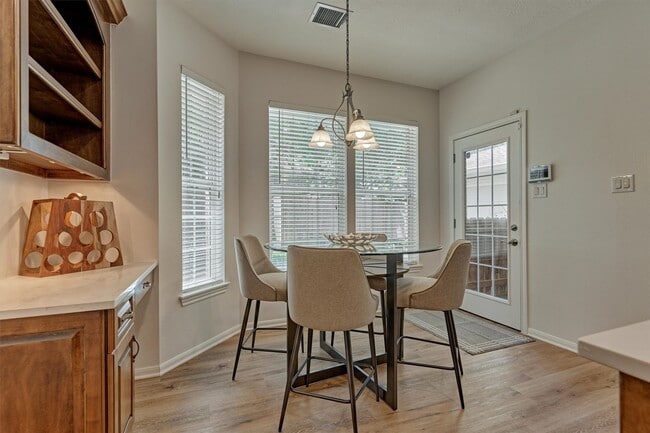 Building Photo - 10 E Sterling Pond Cir