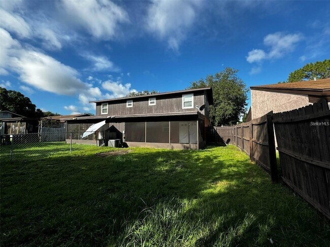 Building Photo - 1364 Fairway Dr