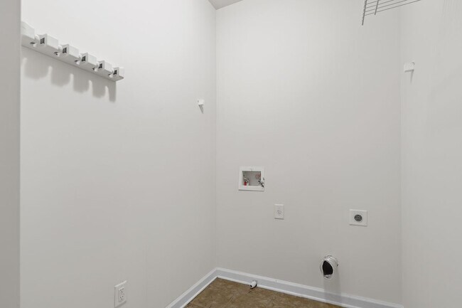 Building Photo - 2301 Marion Walk Dr SE