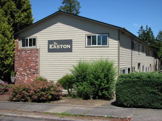 Building Photo - The Easton Apartments